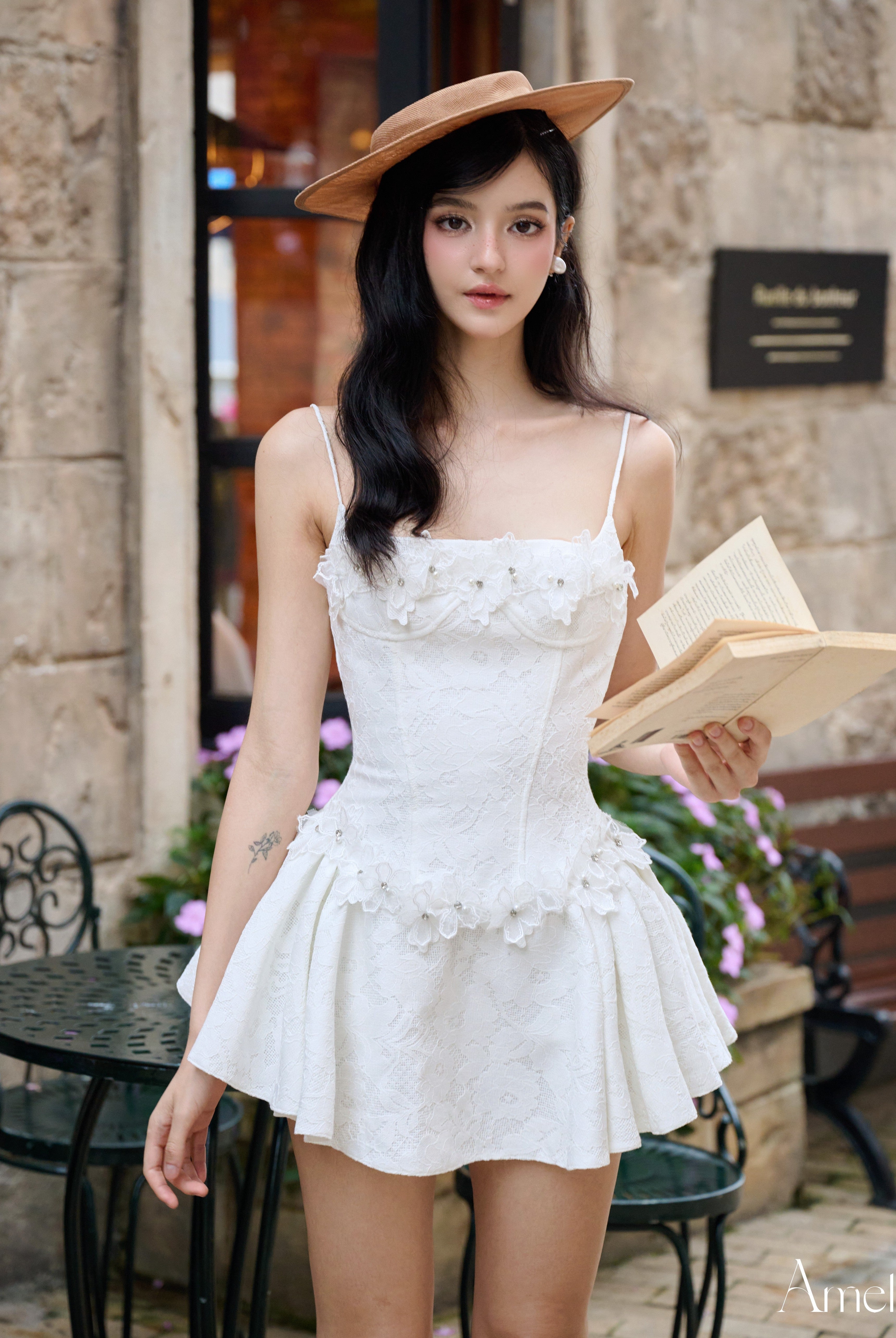 Leila Amelie Official