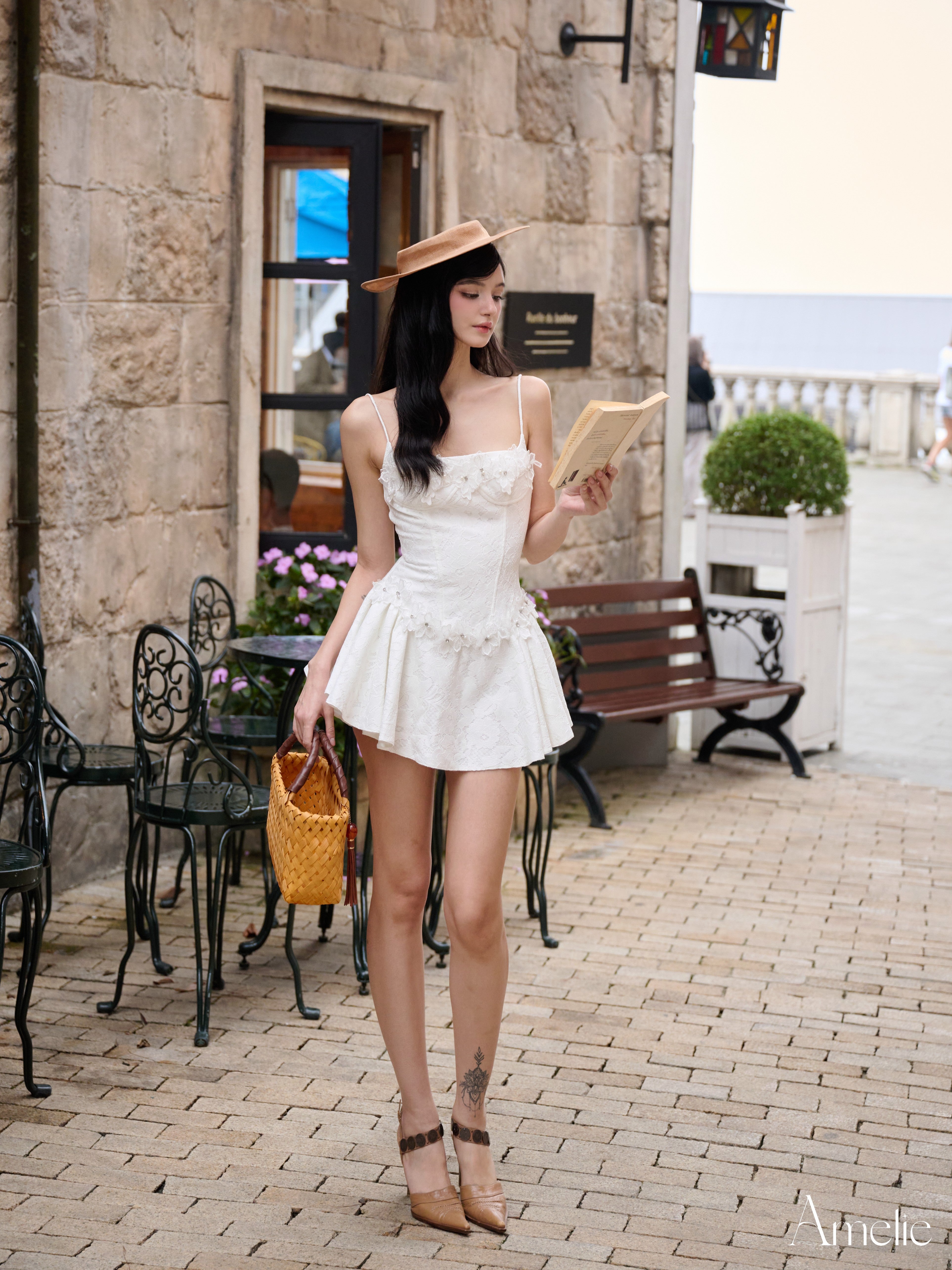 Leila Amelie Official