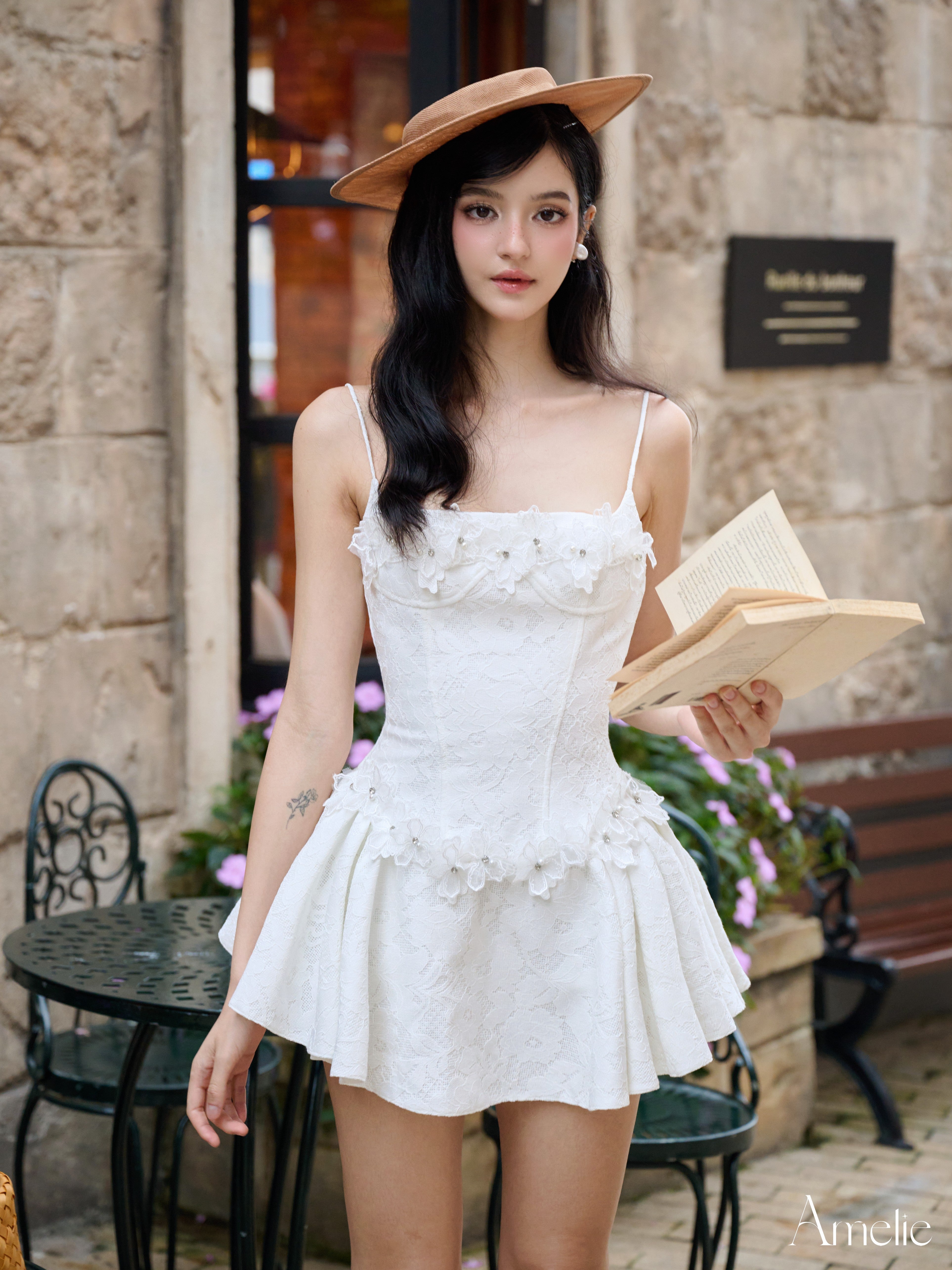 Leila Amelie Official