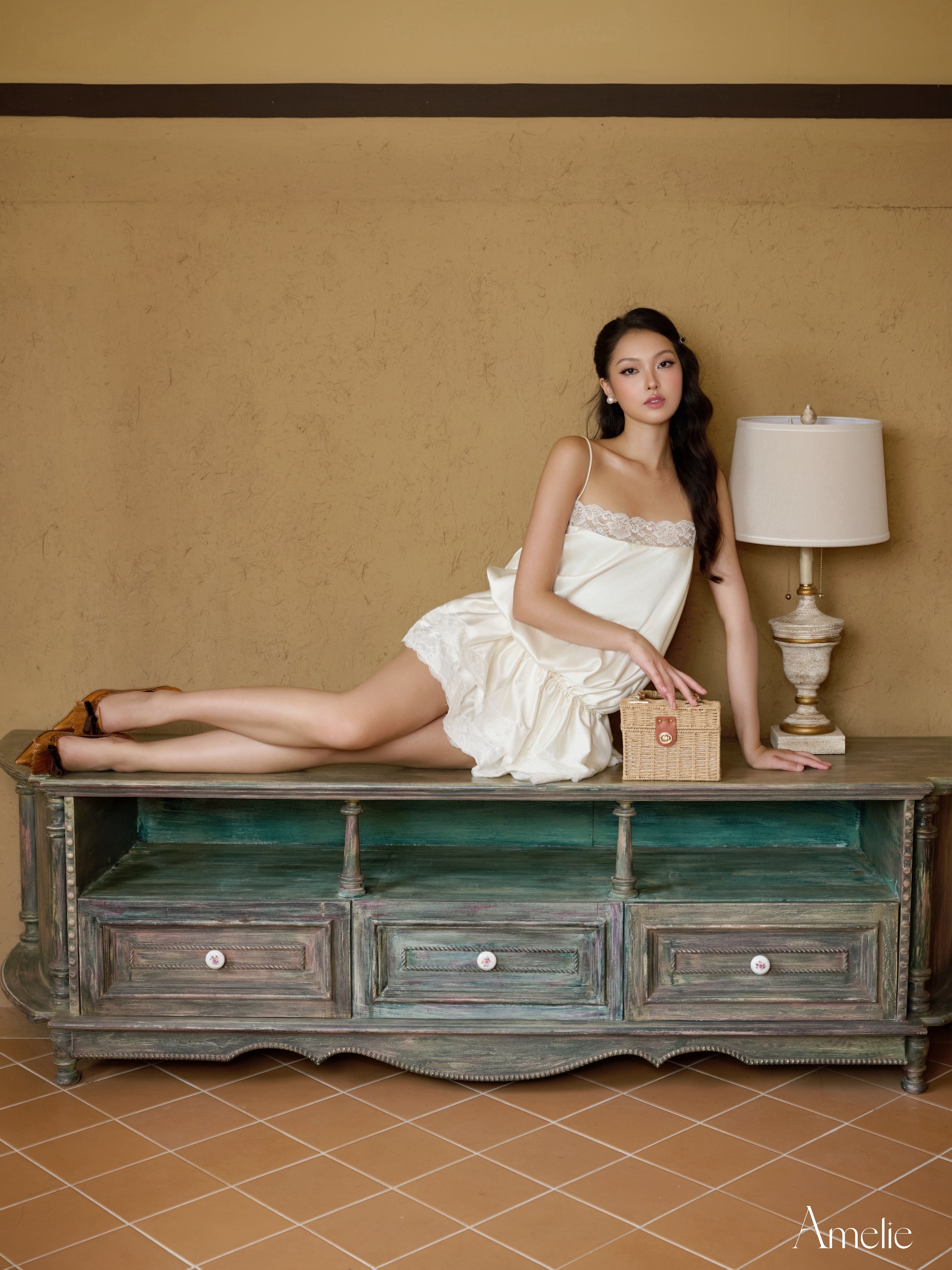 Nilou Amelie Official