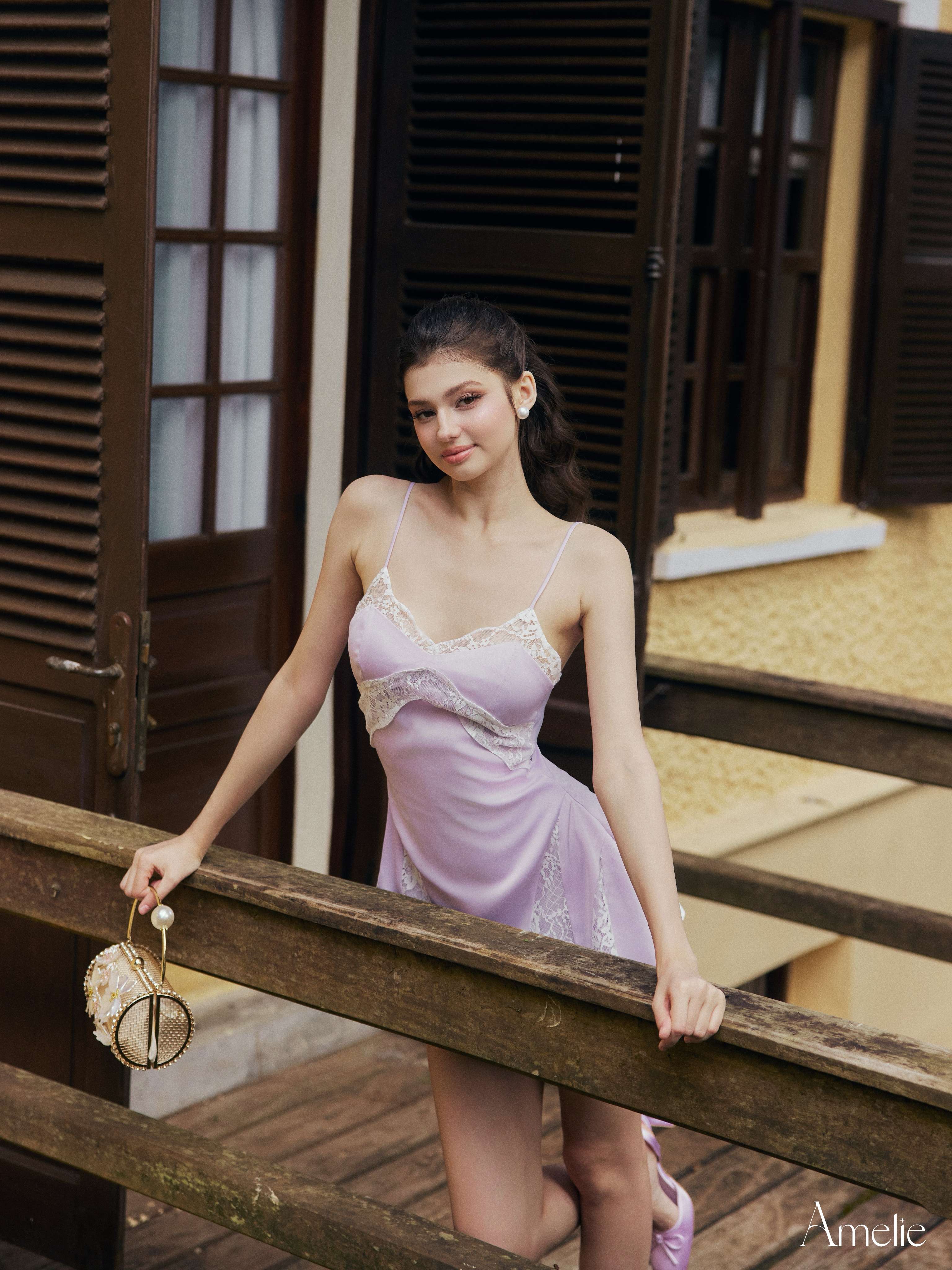 Thedora Amelie Official